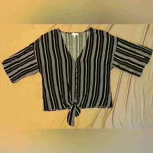 Maurice’s Women’s Cropped Short Sleeve Blouse Black/Tan Strip Button Knot Size M